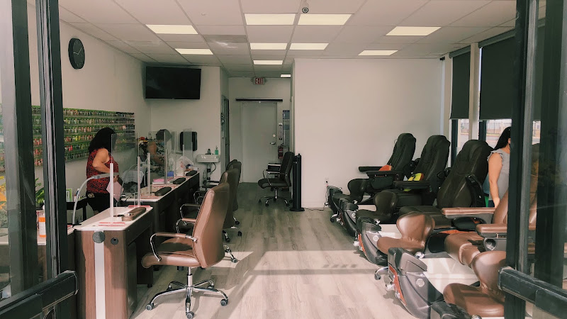 iFriendly Nails & Spa