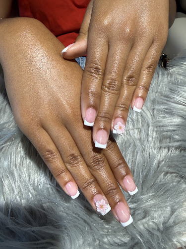 Images Luxury Nail Lounge