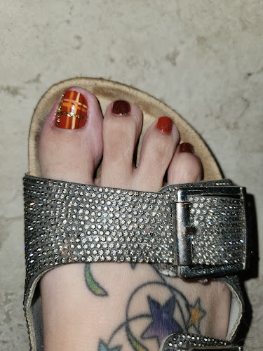 J J Nail Salon