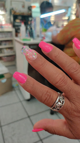 L A Nails