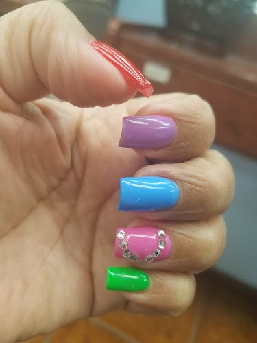 L Kim Hair & Nails