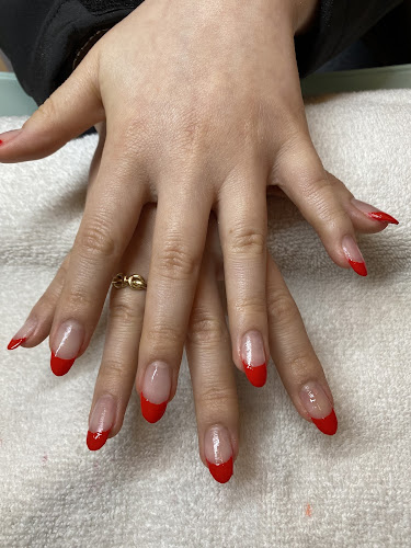 LA Beauty Lounge, nail salon in Woodland Hills, California