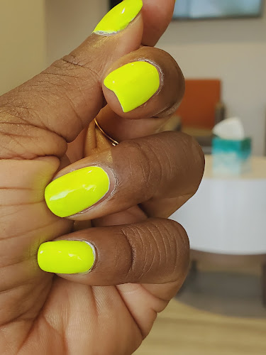 La Flora Nails