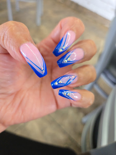 La Nail & Spa