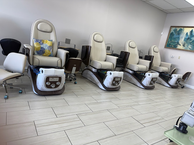 Latest Nails, nail salon in Woodland Hills, California