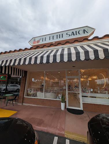 Le Petit Salon