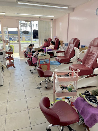 Lovely Nails Studio