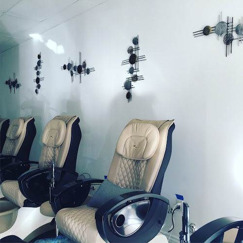 LT NAILS & SPA