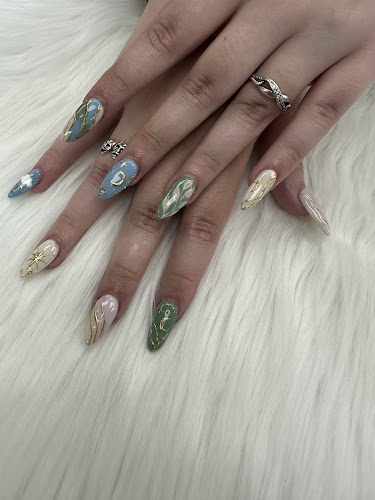 LUV NAILS