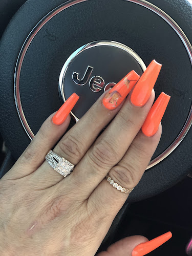 Lux Lounge Nails and Spa