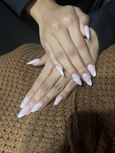 Lux Nails Bar