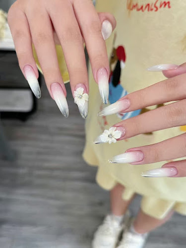 Luxury Nails & Lashes