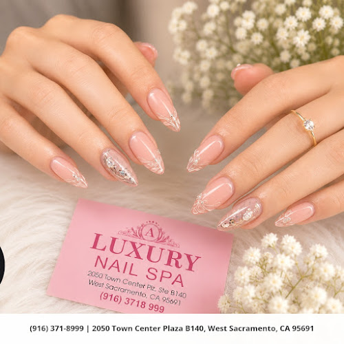 Luxury Nails Spa