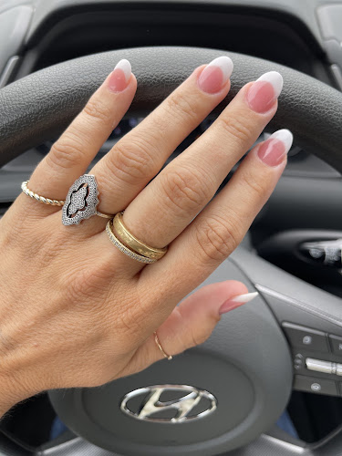 LV Nails & Spa
