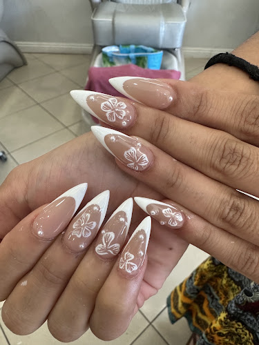 LYLY SPA AND NAILS
