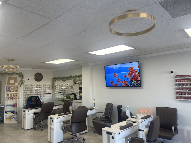 Lyni Nail Spa
