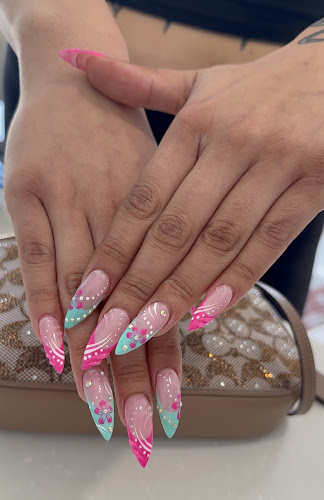 LyQ Spa Nails