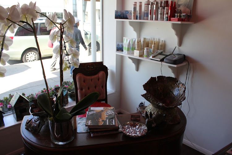 Marine Kristine Salon