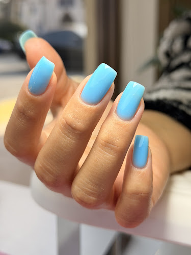 MD. Russian Manicure & Gel Extensions