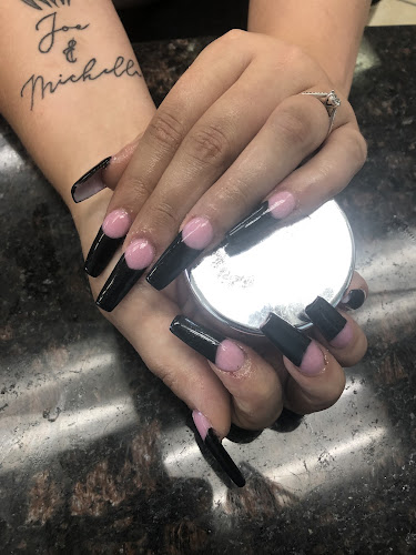 Miss Nails