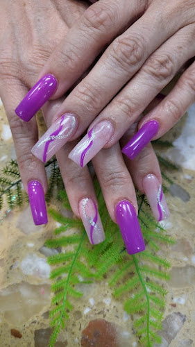 Model nails