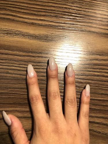 Modern Nails & Hair