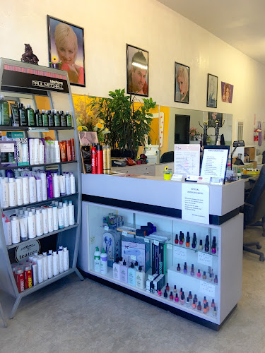 N T Hair & Nails