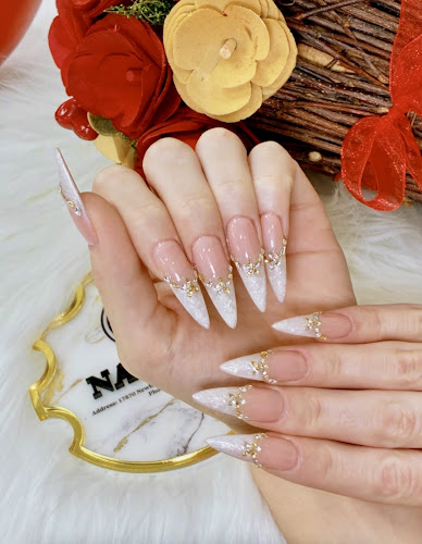 NAIL ISLE