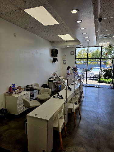 Nail Lounge