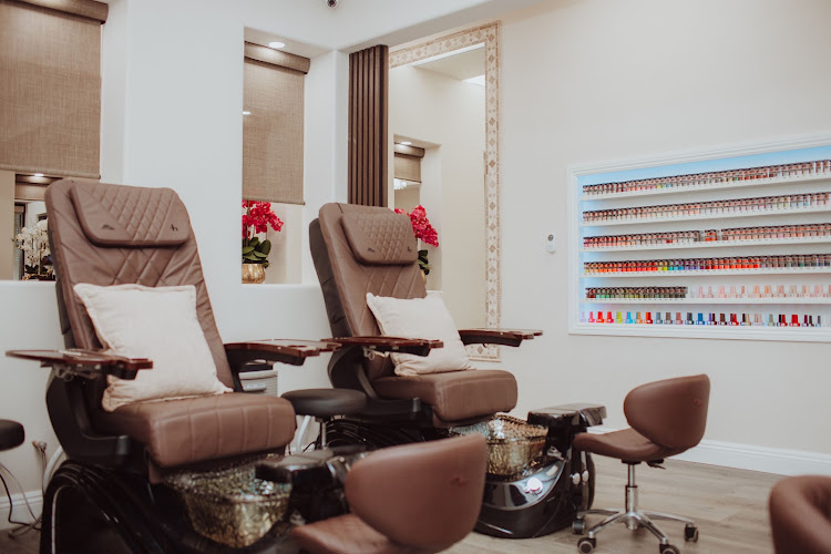 Nailholics