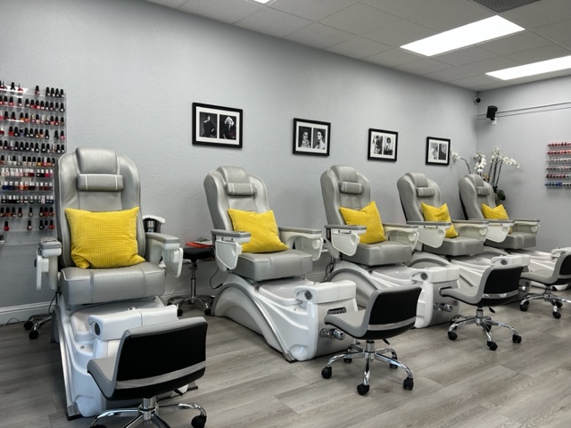 Naillywood Sherman Oaks