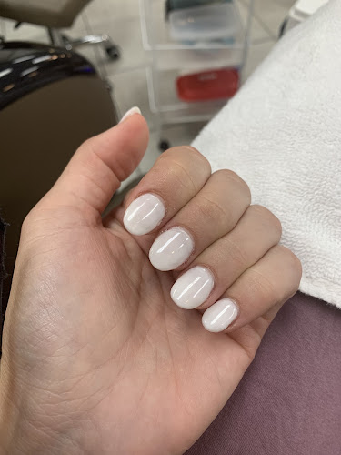 Nails 3000, nail salon in Altadena, California