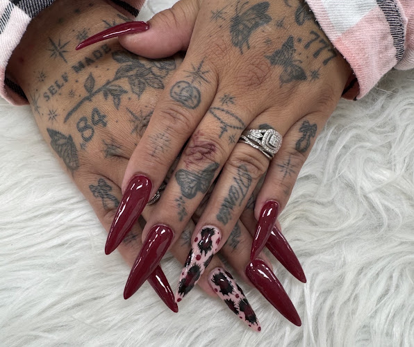 Nails 4 You, nail salon in Canoga Park, California