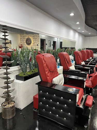 Nails@907 and Beauty Bar, nail salon in Manhattan Beach, California
