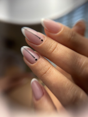 Nails & Co