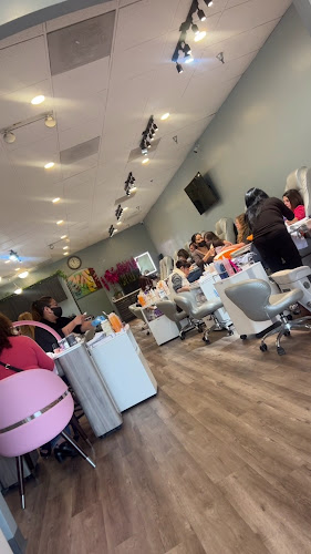 NAILS & SPA ON 56