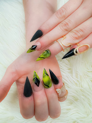NAILS BB