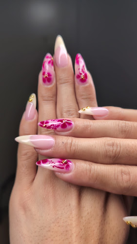 Nails By Christine at Le Bronze salon