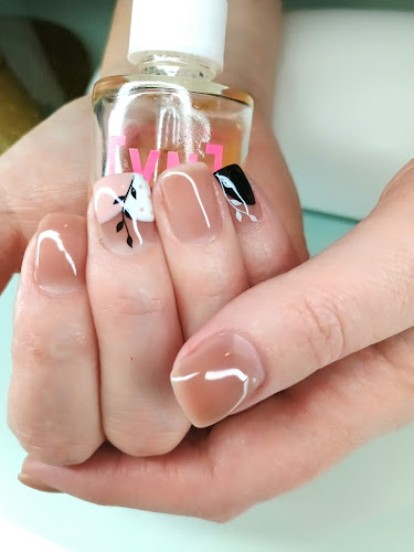 Nails by Stephanie @ Che Bangs Salon