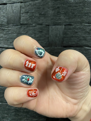Nails Naturally Spa, nail salon in Concord, California