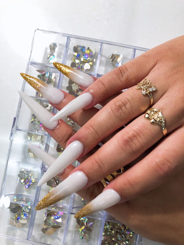 Natural nails bell gardens, nail salon in Bell Gardens, California