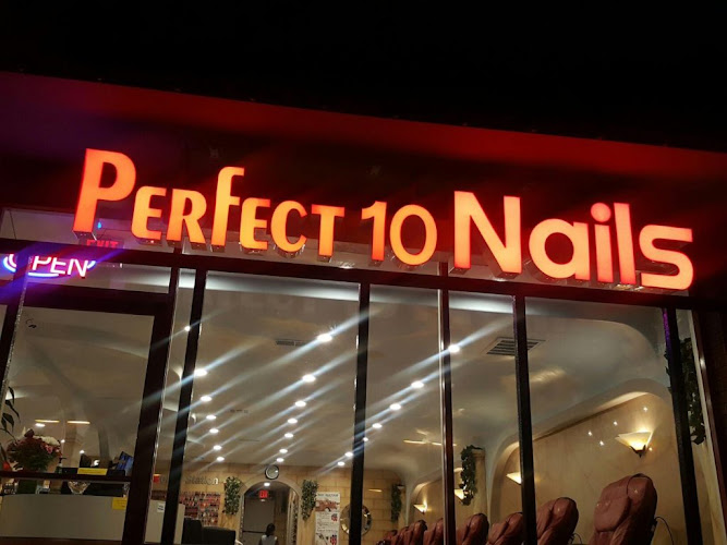 Perfect 10 Nails, nail salon in La Jolla, California
