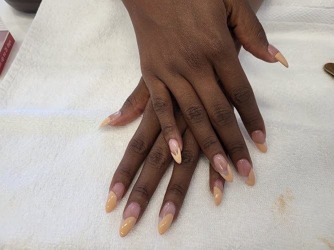 PhenomeNails Salon