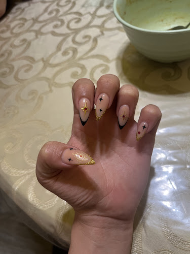 Plus Q Nails, nail salon in East Los Angeles, California
