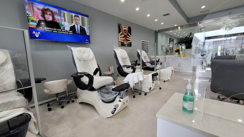Posh Salon, nail salon in Woodland Hills, California
