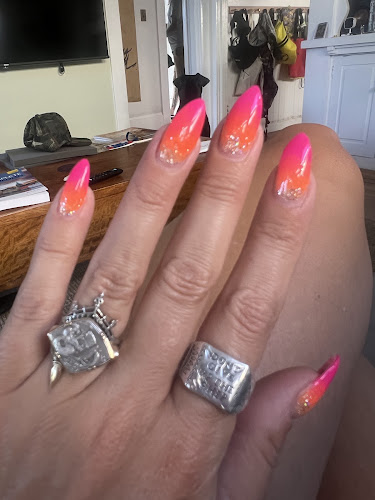 Pro Nails, nail salon in Brisbane, California