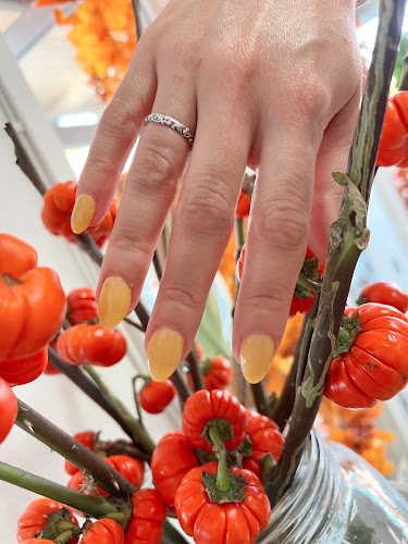 Puffin Nails