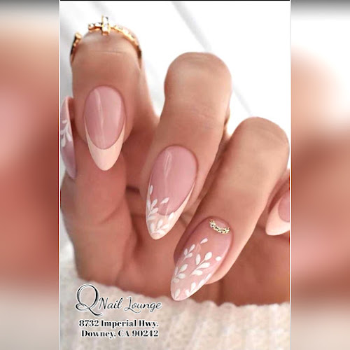 Q Nail Lounge