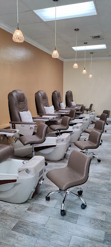 Q Nails & Spa