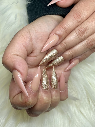 QT Nails & Spa